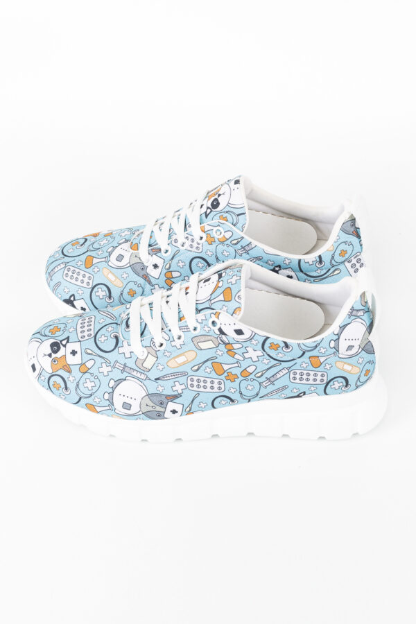 Nurse Cat anatomske tenisice Terlik Sabo lagane i udobne za cjelodnevno nošenje, samo na HealthandBeauty webshopu. Nurse Cat anatomske tenisice Terlik Sabo lagane i udobne za cjelodnevno nošenje, samo na HealthandBeauty webshopu.