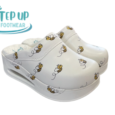 StepUp klompe ‘Pčelica’ – lagani anatomski model s mikrofibrom i veselim printom pčelice, udobne i protuklizne.