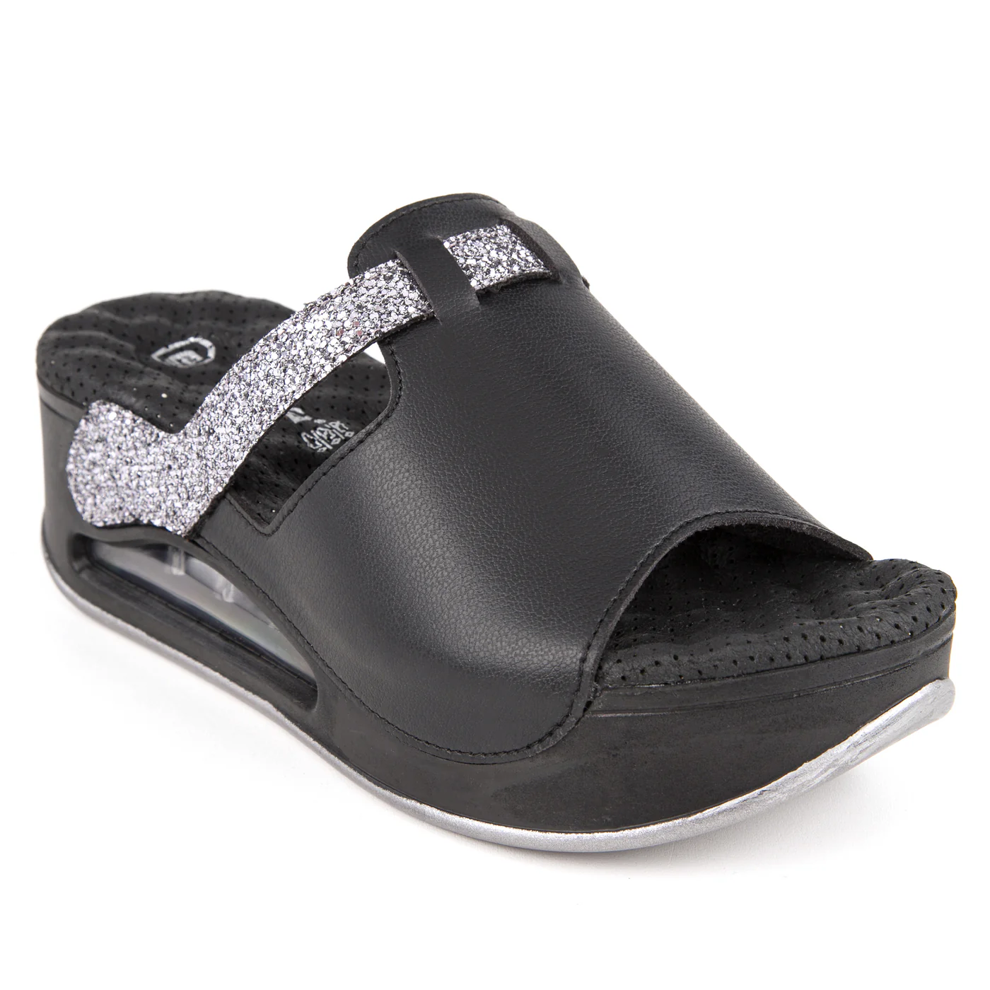 muya-terlik-kadin-libra-31214-001 2 Muya model Libra crne, ženske anatomske natikače s platformom, ukrasnim šljokičastim remenom i mekanim perforiranim uloškom, idealne za udobno svakodnevno nošenje.Na HealthandBeauty webshopu.