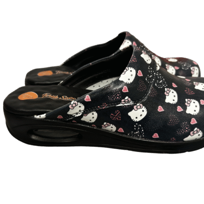 Crne anatomske Airlight klompe Terlik Sabo s Hello Kitty motivom i ružičastim srcima na webshopu HealthandBeauty.hr
